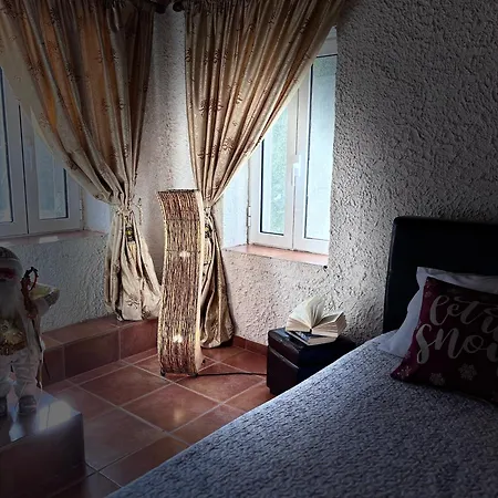 εξοχή-with Fireplace And View To The Sea Landhuis