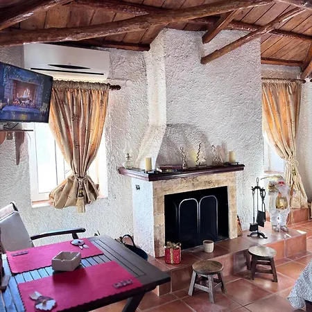 εξοχή-with Fireplace And View To The Sea Landhuis