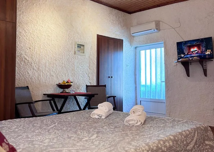 εξοχή-with Fireplace And View To The Sea