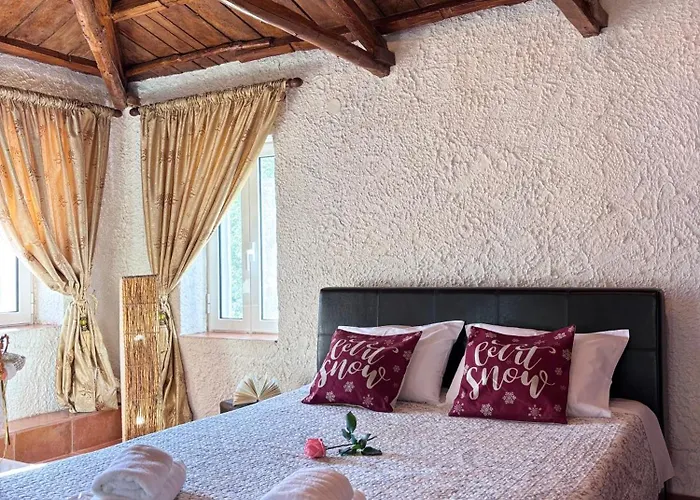 Country house εξοχή-with Fireplace And View To The Sea